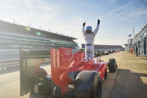 Read more about the article F1: Film z Bradem Pittem – największy kinowy hit lata trafia na platformy VOD