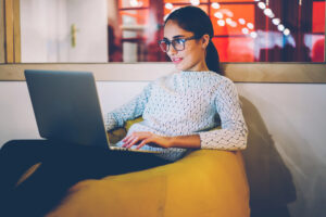 Read more about the article Jak dobrać idealny Internet domowy do stylu życia – przewodnik dla wymagających użytkowników