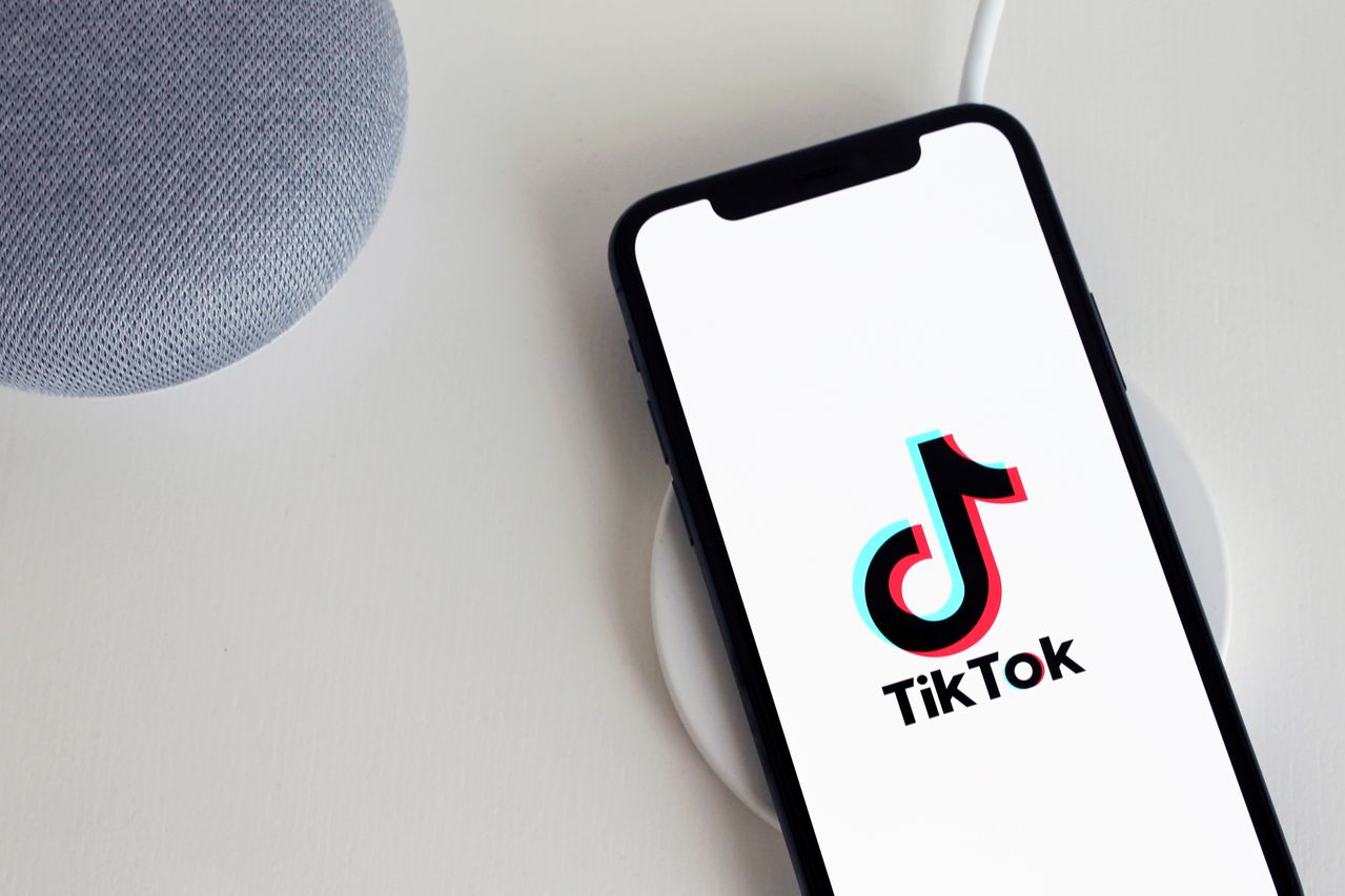 You are currently viewing TikTok Shop wszedł do Polski. Dlaczego marki, które chcą sprzedawać, potrzebują dziś agencji?